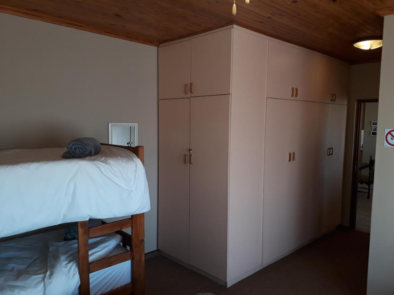 Starfish Guesthouse Людериц Экстерьер фото