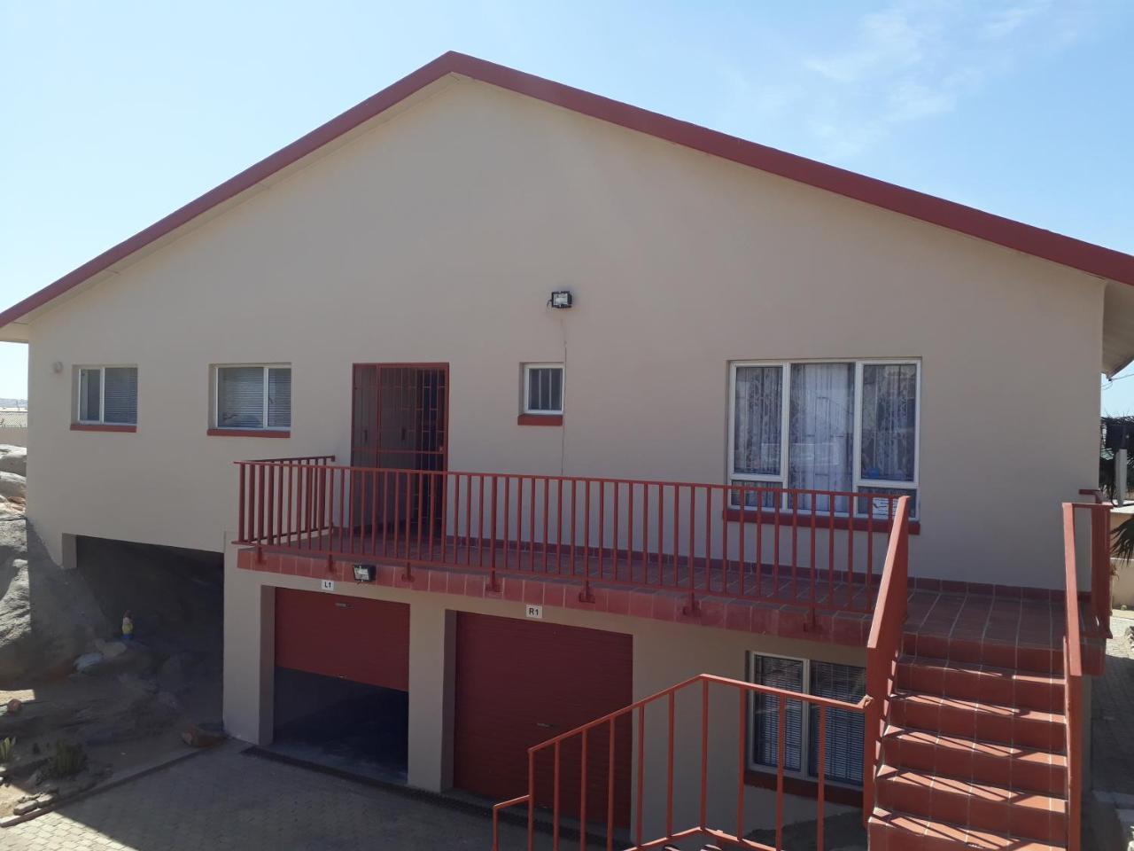 Starfish Guesthouse Людериц Экстерьер фото