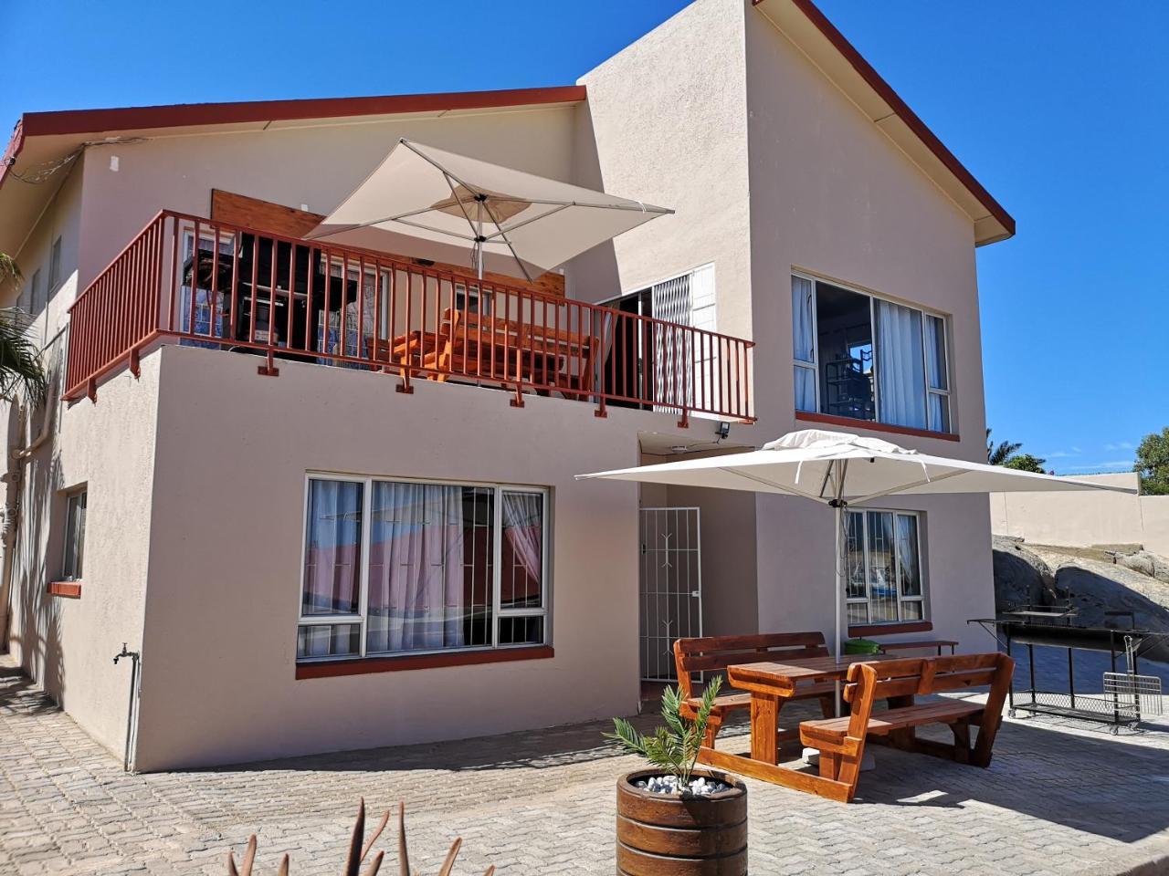Starfish Guesthouse Людериц Экстерьер фото
